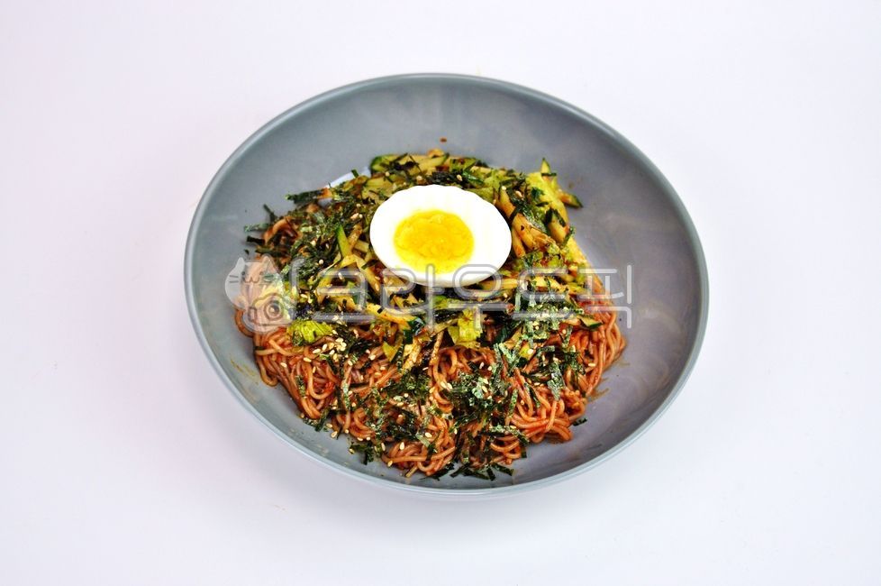 막국수,국수,메밀국수,메밀,비빔국수,야채,채소,음식,식사,분식,계란,food,egg