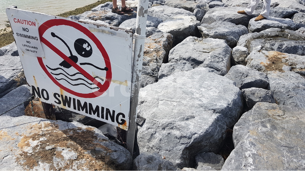 해변,수영금지,표지판,바닷가,경고,바위,warning,warningsign,sign,beach,rock,stone,foot,sightseeing,japan,okinawa,swimming,no,seaside,summer