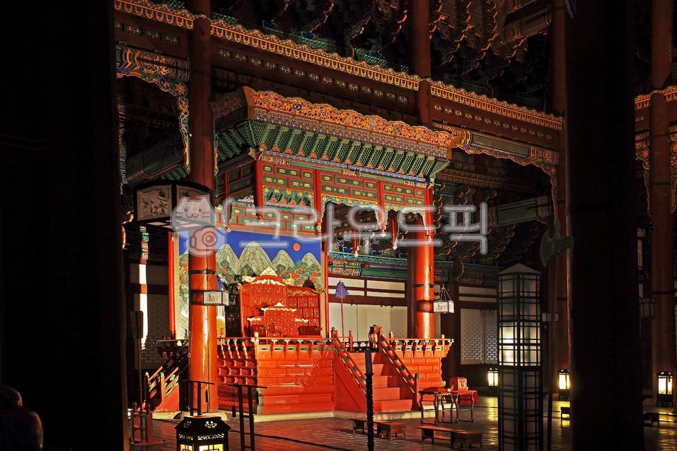 용상,어좌,일월오봉도,경복궁,북궐,정전,법궁,근정전,국보제223호