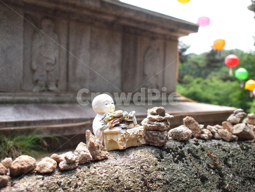 outdoors,옥외,절,불교,temple,buddhism,buddhastatue,아기동자,불상,동상,돌,stone
