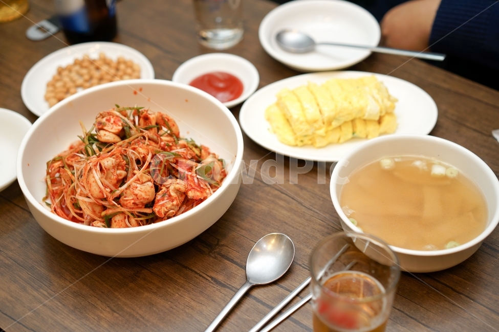 안주,골뱅이,무침,맥주안주,국물,계란말이,음식,먹방,먹거리,안줏거리,만남,술자리,한잔,맥주,비어,푸드,음식,식재료,요리,food,cook,meal,dishes,food reserves,한식,한국음식,한국요리,korean food,korean dishes,korean meal,korean cook