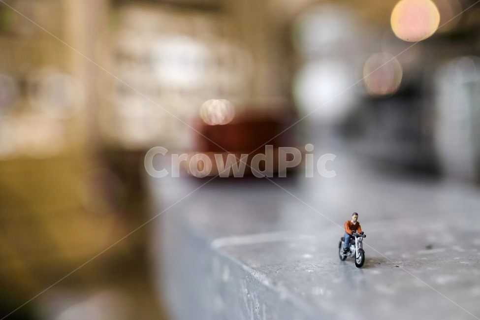 클레식바이크,미니어처,바이크,오토바이,여행plasticpeople,조각상,동상,석상,조형물,statue,bronze statue,stone statue,여행,휴가,traveling,vacation,trip