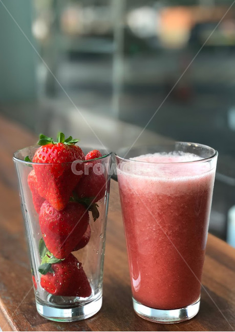 딸기,딸기주스,strawberry,juice,음식,식물,fruit,food,beverage,마실것,과일,음주,주스,drink,카페,카페음료,시즌음료,겨울음료,포스터