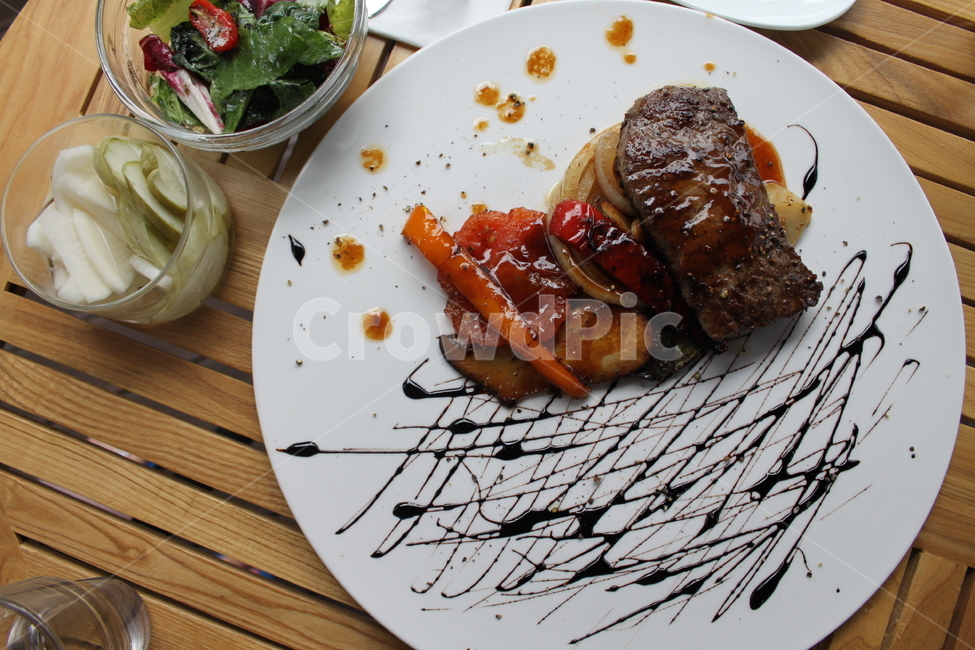 등심스테이크,스테이크,스태이크,등심,고기,레스토랑,음식,음식점,맛집,요리,샐러드,steak,beefsirloinsteak,restaurant,salad,음식,식재료,요리,food,cook,meal,dishes,food reserves,양식,서양음식,서양요리,western food,western dishes,western meal,western cook