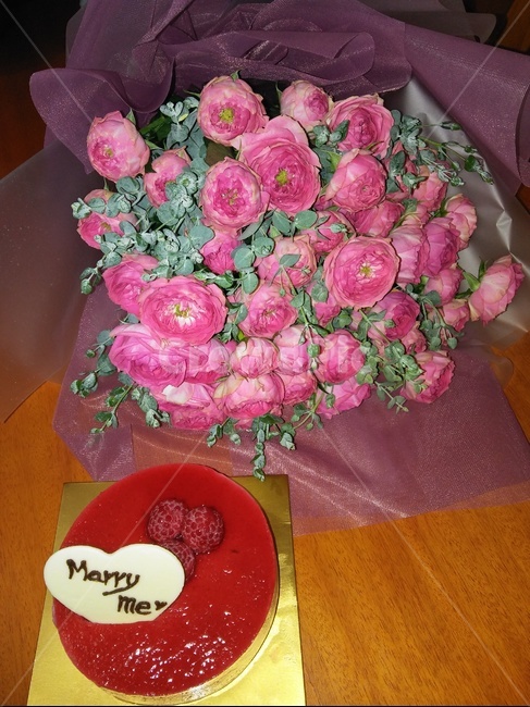 꽃다발,케익,선물,꽃,생일,기념일,축하,anniversary,congratulation,celebrate,celebration
