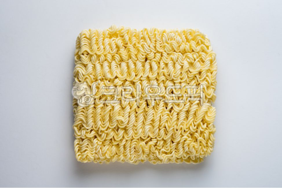 라면사리,튀긴면,탄수화물,분식,음식,요리,면,면요리,라면,간식,식사,한끼,사리,식료품,기름,재료,식재료,음식재료,딱딱한,기름진,밀가루,사리면,유탕면,국수,noodle,food,cook,meal,ramen,flourfood,cuisine,dish,foodingredient,carbohydrate