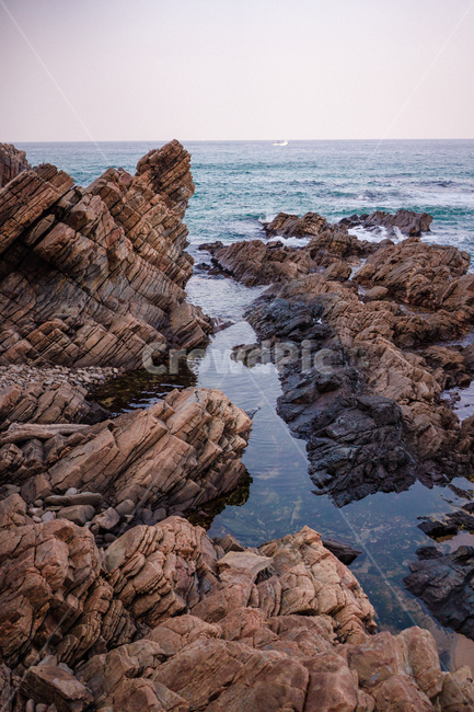 동해,바다,강원도,해안,바위,강릉,해변,암석,자연,바닷가,돌,sea,seaside,rock,landscape,nature,색감,해질녘,자연,풍경,nature,landscape,한국자연풍경,한국자연경관,korea nature landscape,promontory,곶