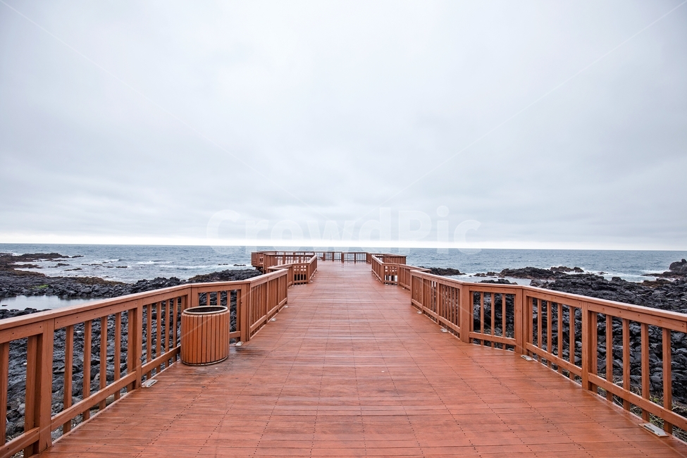 제주도,다리,파도,바위,하늘,구름,풍경,경치,sea,wave,rock,jeju,scenery,nature,자연,풍경,nature,landscape,한국자연풍경,한국자연경관,korea nature landscape,제주도,jeju,jeju island,railing,난간,water,물,bridge,boardwalk,산책로,building,건물