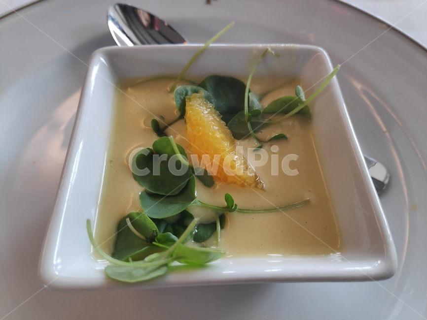 dish,요리,meal,식사,food,음식,에피타이저,레몬가스파초,스페인음식