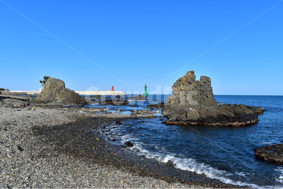 주상절리,경주,양남,풍경,바다,자연,국가지질공원,지질공원,비경,전망,조망,파란,하늘,해변,해안,korea,nature,landscape,힐링,장관,절경,여행,사진,겨울,자연풍경,2018년,2월,설연휴,가볼만한곳,traveling,crowd,한국,자연경관,감성,해파랑길,동해,아름다운,명소,읍천항,부채꼴주상절리,전망타워,주상절리전망대,자연,풍경,nature,landscape,한국자연풍경,한국자연경관,korea nature landscape,등대,lighthouse,promontory,곶,water,물,sea,ocean,대양,outdoors,옥외