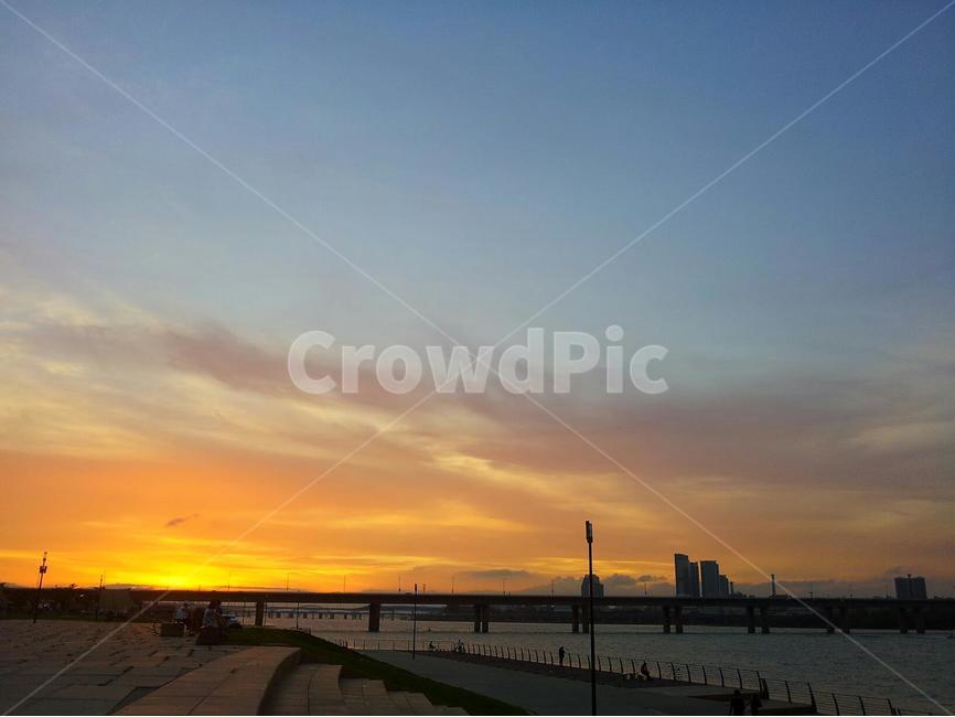 여의도,한강,노을,석양,휴식,기다림,파란색,주황색,도시,풍경,city,landscape,한국도시풍경,한국도시경관,korea cityscape,nature,자연,outdoors,옥외,sunset,일몰,dawn,새벽,red sky,붉은 하늘,dusk,황혼,sky,하늘
