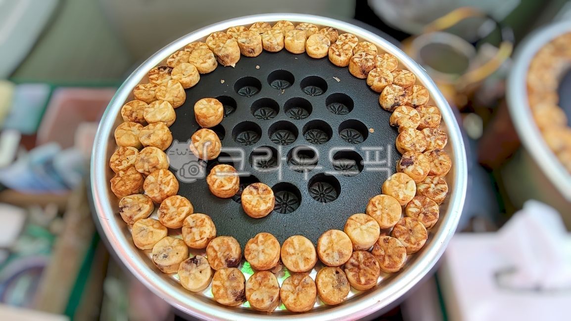 Chrysanthemum Bread,wheat bread,snack,full bread,Snacks,Red bean bread