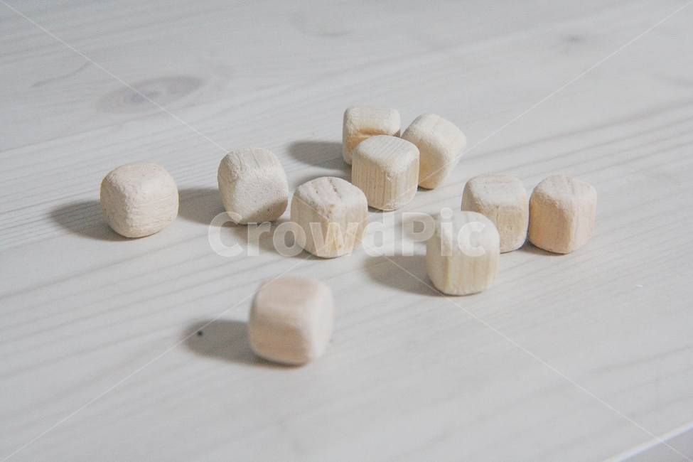큐브,나무,편백나무,흩어짐,밝음,편백,사물,물건,오브젝트,thing,object,matter