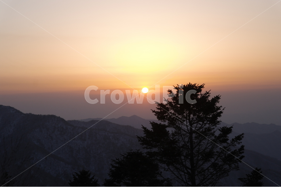 해질녘,일몰,해넘이,저녁노을,저녁,지평선,태양,붉은노을,노을,sun,sunset,mountain,흐린산,자연,풍경,nature,landscape,outdoors,옥외,red sky,붉은 하늘,sky,하늘,dusk,황혼,dawn,새벽
