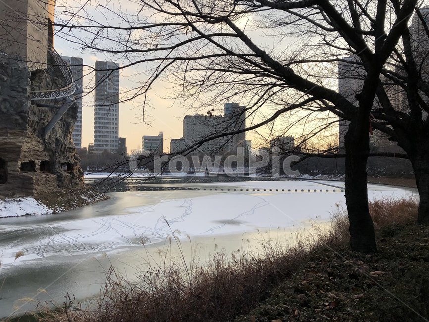석촌호수,호수,공원,호수공원,잠실,lake,park,lakepark,겨울,계절,winter,season,도시,풍경,city,landscape,한국도시풍경,한국도시경관,korea cityscape,nature,자연,outdoors,옥외