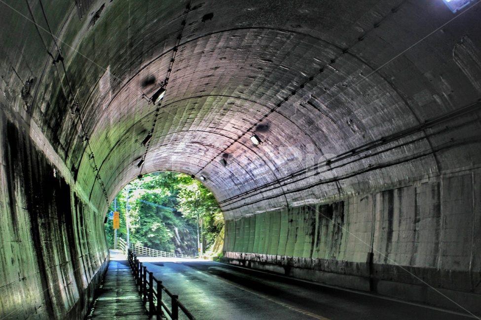 감성,터널,tunnel,분위기,통로,암흑,어둠,공포,빛,외로움,lonely