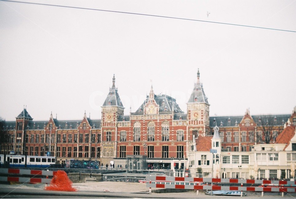 암스테르담,암스테르담중앙역,유럽,네덜란드,기차역,유럽풍,감성,도시,풍경,city,landscape,해외,외국,세계,foreign,oversea,world,세계도시풍경,해외도시풍경,외국도시풍경,world cityscape,감성,sensible,feeling,건축물,건물외관,exterior,building,structure,architecture,construction,spire,첨탑,steeple,뾰족한 탑,건물,tower,탑