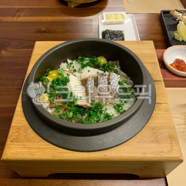 솥밥,도미솥밥,생선솥밥,도미,밥,저녁식사,점심식사,음식,food,담백한,일식,일본음식,japanesefood,meal