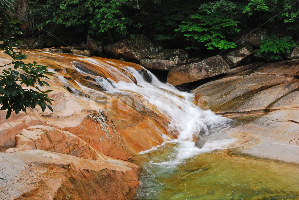 폭포,계곡,설악산,힐링,천불동계곡,물,명산,시원함,cool,valley,healing,water,summer,휴식,쉼,흐르다,flow,mountain,waterfall,landscape,nature,자연풍경,자연,풍경,계절,시즌,rest,한국자연풍경,여름,녹음,신록,그린,초록,숲,맑은,자연,풍경,nature,landscape,한국자연풍경,한국자연경관,korea nature landscape,outdoors,옥외,river,강,bird,새,animal,동물