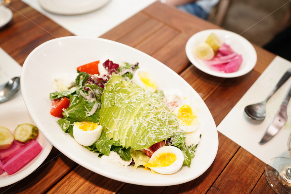 샐러드,계란,달걀,아보카도,salad,접시,음식,푸드,채소,야채,meal,식사,dish,요리,food,음식,식재료,요리,food,cook,meal,dishes,food reserves