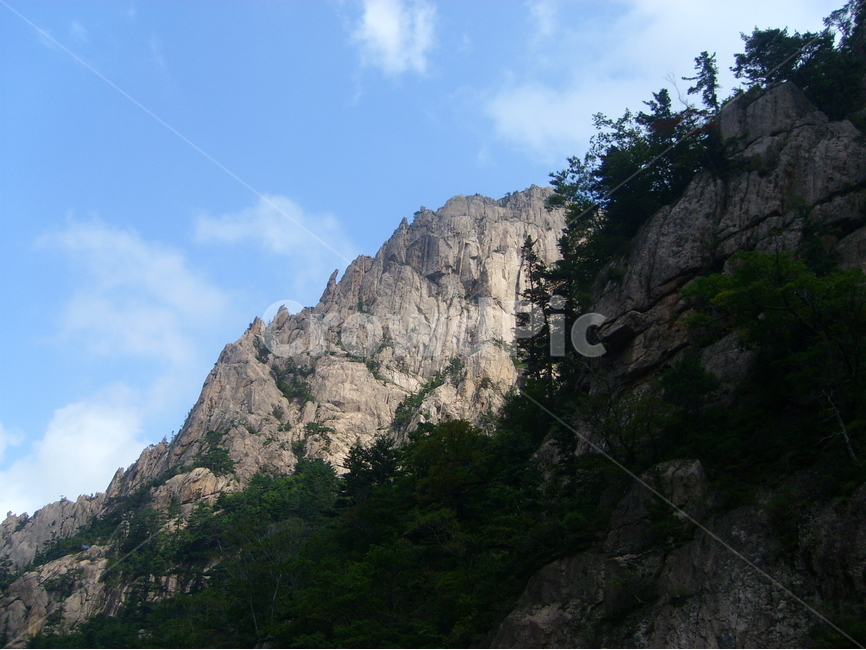 산,산맥,설악산,나무,하늘,자연,풍경,nature,landscape,한국자연풍경,한국자연경관,korea nature landscape,cliff,낭떠러지,outdoors,옥외
