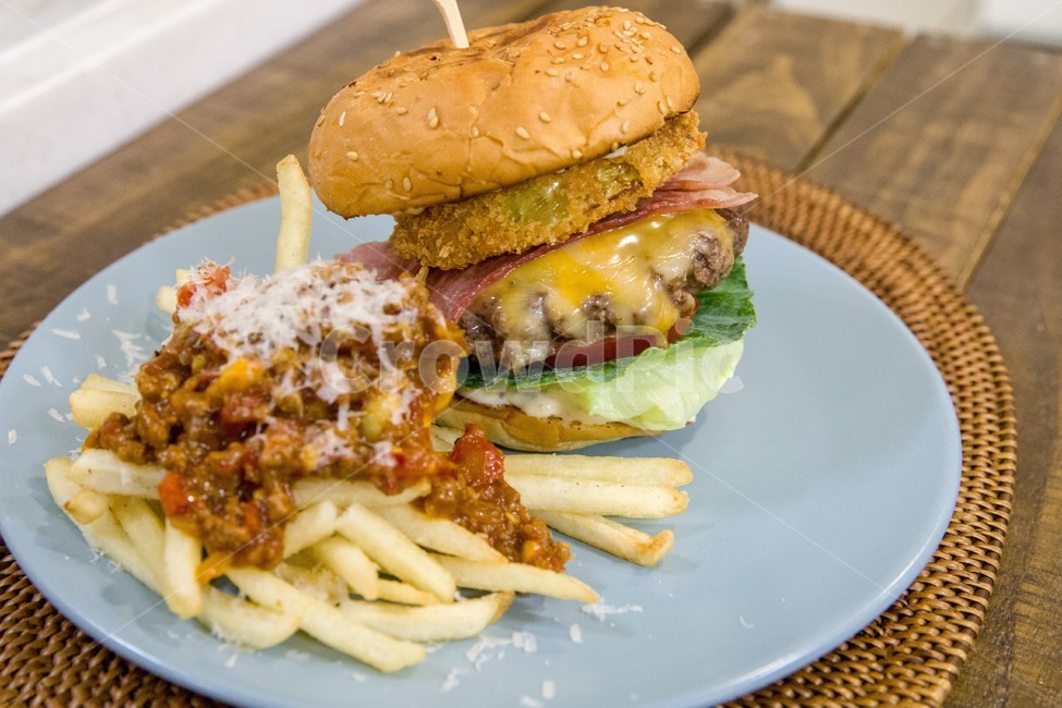 background,bacon,burger,cheese,cooked,cuisine,delicious,dinner,dish,food,frenchfries,gourmet,grilled,hamburger,handmadeburger,homemade,lunch,meal,meat,plate,restaurant,roasted,table,tasty,wooden,음식,버거,햄버거,수제버거,수제,요리,치즈,베이컨,감자튀김,할리피뇨,빵,식사,패스트푸드,음식,식재료,요리,food,cook,meal,dishes,food reserves,양식,서양음식,서양요리,western food,western dishes,western meal,western cook