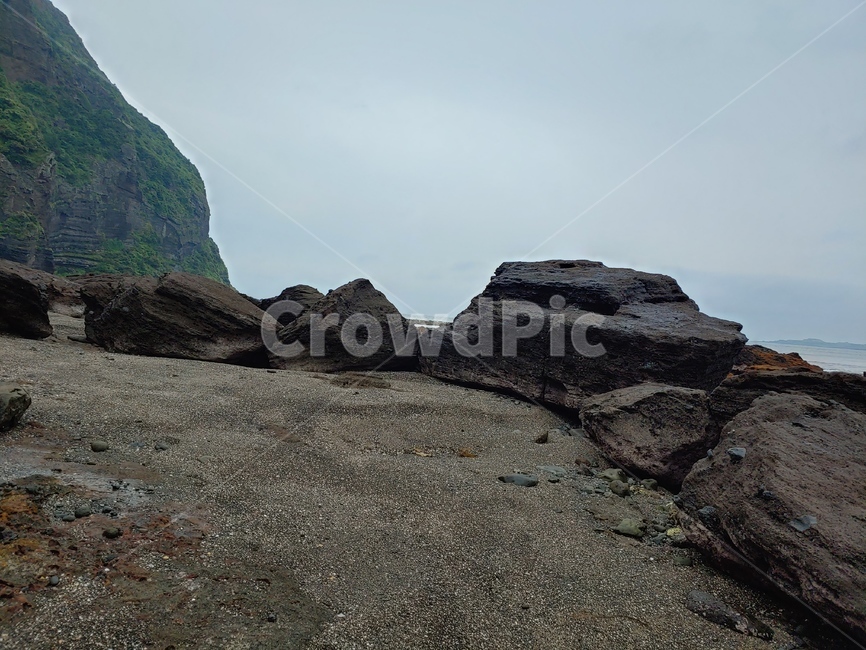 해변,바위,바다,하늘,섬,rock,island,sea,shore,seaside,black,brown