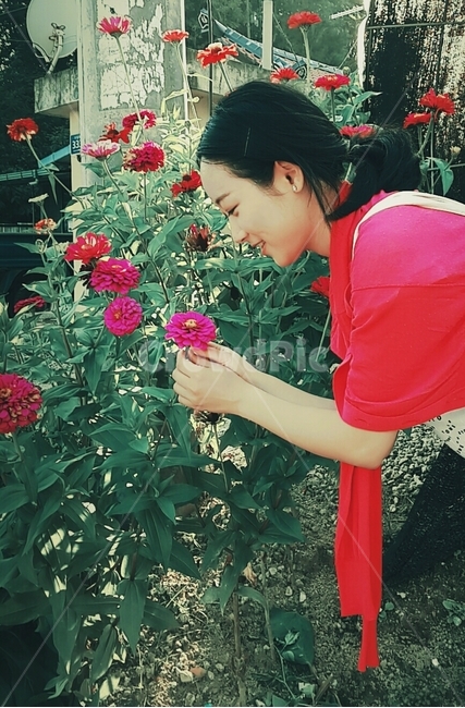 꽃,여자,flower,girl,꽃향기,빨강,초록,빨간꽃,초록잎