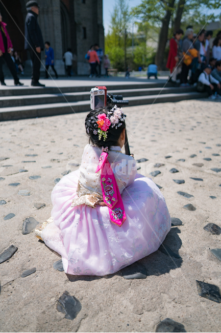한복,꾸밈머리,뒷모습,머리장식,헤어장식,한국전통,한국문화,korean traditional,korean culture,한복,한국전통의상,hanbok,korean traditional clothes,사람,인물,인간,human,person,영유아,아기,애기,아이,infants,baby,어린이,어린아이,child,children,kid