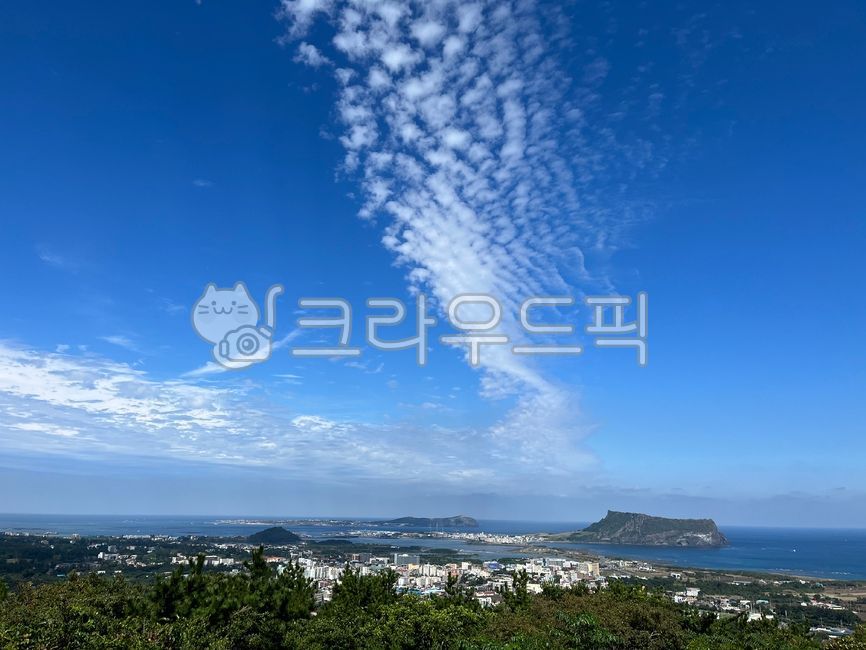 sky,Seongsan Sunrise Peak,nature,jeju island,water,sea,cloud,ocean,cumulus,weather,sunrise peak,rise
