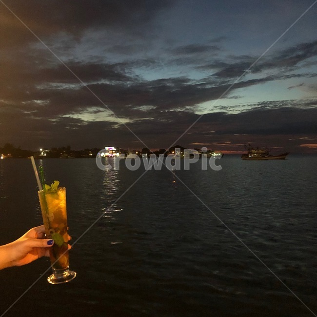 모히또,알코올,drink,음주,마실것,석양,sunset,칵테일,바다,하늘,밤바다,cocktail,분위기,여백,mojito,beverage