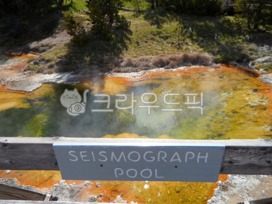 옐로우스톤,국립,공원,미국,와이오밍,유네스코,세계자연유산,수증기,열탕,유황,산성,신비로운,핫스프링,간헐천,자연,옥외,물,풍경,경치,경관,yellowstone,national,park,abyss,pool,usa,wyoming,unesco,worldheritage,watervapor,sulfur,acid,mystical,hotspring,geyser,nature,outdoors,water,landscape,scenic,scenery,seismographpool