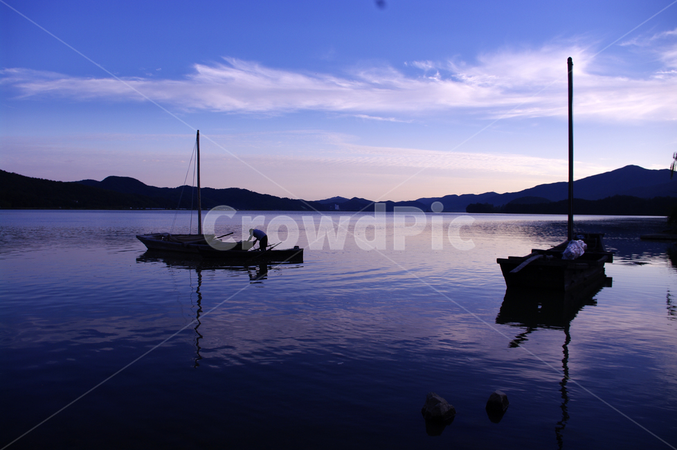 강,하늘,구름,풍경,나룻배,배,사공,노을,sunset,color,자연,풍경,nature,landscape,watercraft,선박,vehicle,차량,transportation,교통