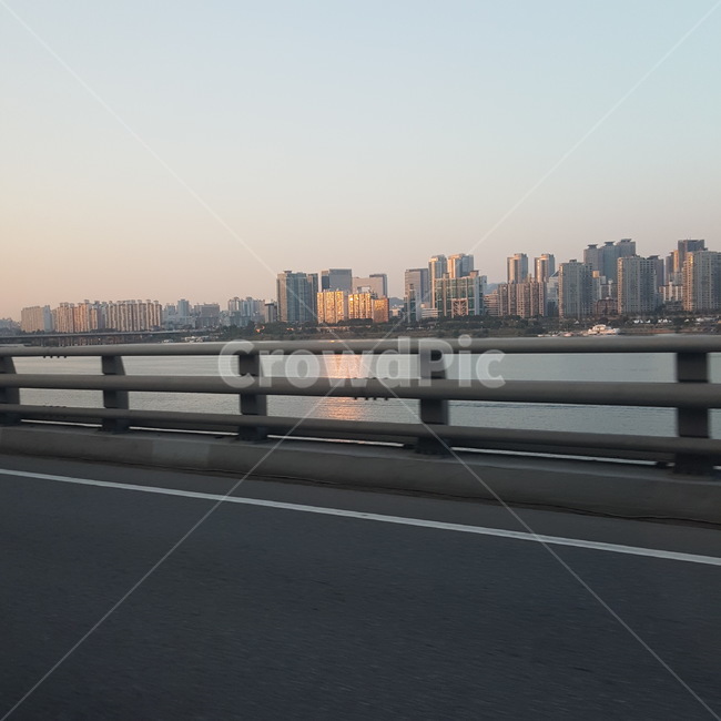 차,다리,건물,저녁,하늘