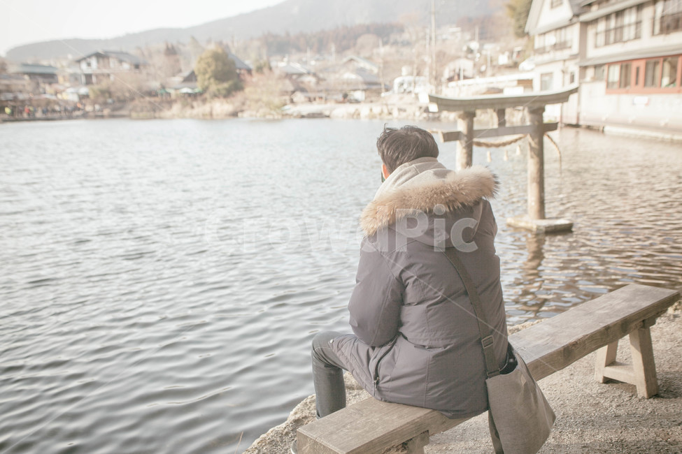 인물,모델,뒷모습,호수,portrait,model,behind,lake,landscape,자연,풍경,해외,일본,japan,랜드마크,landmark,tourist attraction,해외,외국,세계,foreign,oversea,world,세계도시풍경,해외도시풍경,외국도시풍경,world cityscape,세계랜드마크,해외랜드마크,외국랜드마크,world landmark,world tourist attraction,사람,인물,인간,human,person,남성,남자,man,male,여행,휴가,traveling,vacation,trip,종교,신앙,religion,belief,faith,휴식,힐링,rest,relaxation,healing,고독함,외로움,쓸쓸함,우울함,슬픔,lonely,solitary,apparel,의복,clothing,의류,water,물