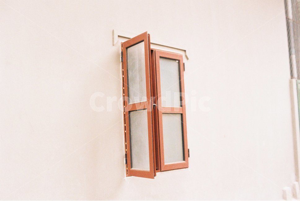 창문,틈,창틀,창,열린창문,건축물,건물외관,exterior,building,structure,architecture,construction