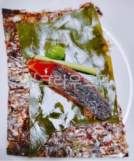 청어과메기,꽁치과메기,과메기,과매기,청어,꽁치,돌김,김,마른김,음식,요리,식사,식재료,먹방,다시마,마늘쫑,초장,초고추장,생선,안주,술안주,food,dish,cook,meal,fish