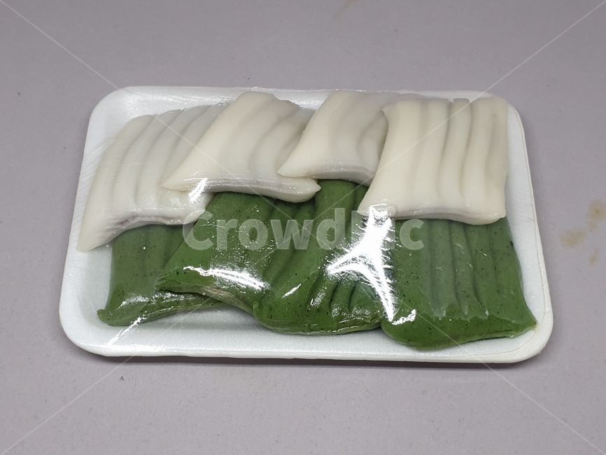 떡,절편,쑥떡,송편,tteok,ricecake,한국음식,전통음식,고유음식,스티로품,포장,군것질,간식,디저트,후식,food,먹는거,먹는것,한국전통,전통,명절,사물,오브젝트,object,음식,음식,식재료,요리,food,cook,meal,dishes,food reserves