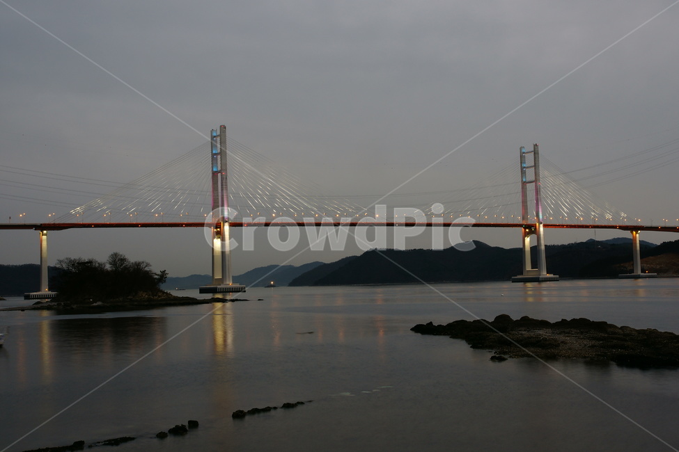 마창대교,야경,다리,교량,주탑,해변,바다,beach,sea,야경,밤,풍경,nightscape,night,landscape,도시,city,bridge,building,건물