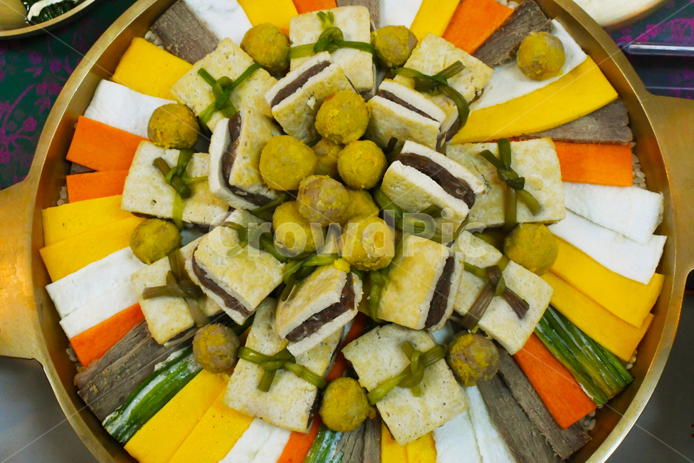 먹을것,전통,골드,다채로운,한국,궁중요리,귀한,고급,황동그릇,정성,정찬,음식,food,vegetable,야채,당근,수라상,한국전통,전통음식