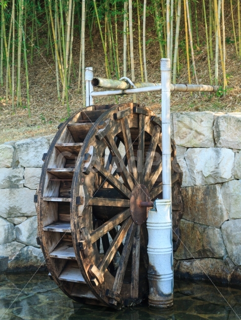 물레방아,대나무,waterwheel,전통,바퀴,나무,목재,믈,농업,농기계,장비,건축,시골,옛날,추억,과거,수력