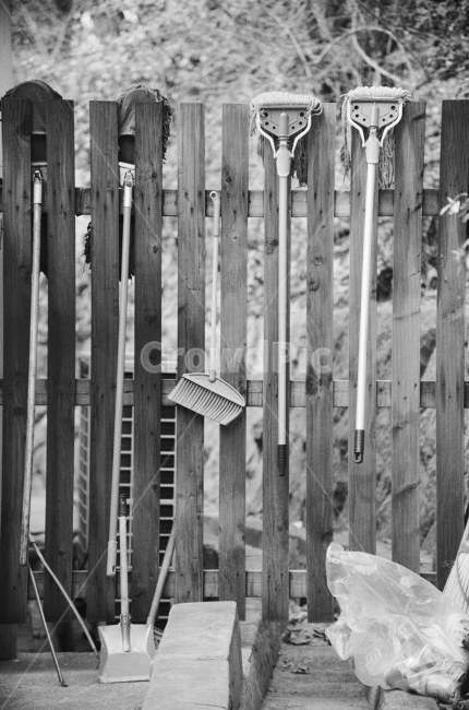 broomstick,black and white photography,Jemulpo Club,Incheon Jayu Park,dustpan,film,Jayu Park,film photography,analog,blackandwhite,Linen mop,Grayscale,garbage bag