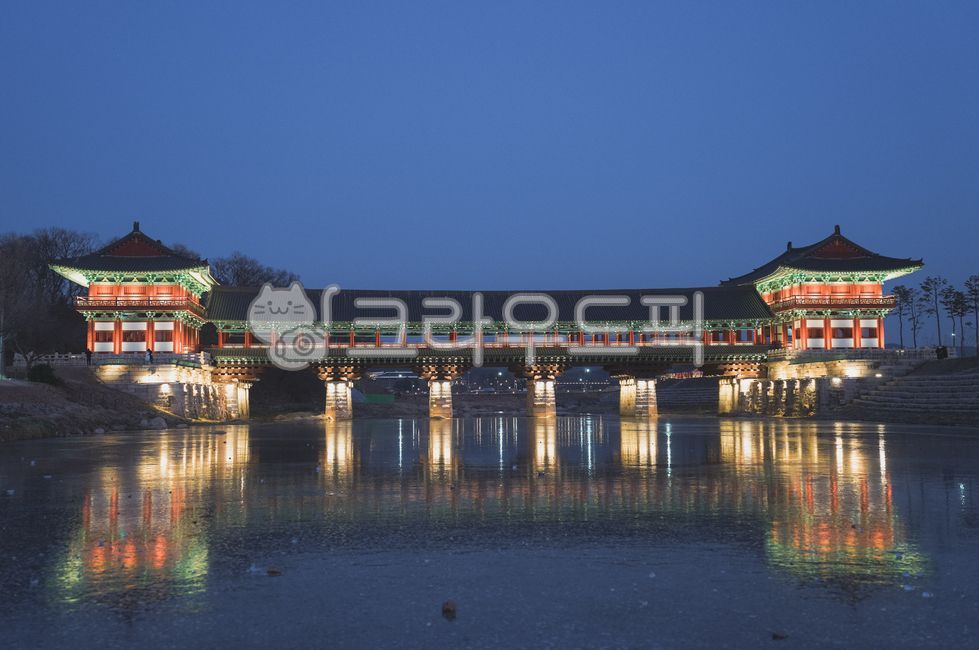 night view,Woljeong Bridge,Korean tourist attractions,nightscape,winter,cultural assets,traditional cultural assets,Korean attractions,cultural heritage,Gyeongju,tourist destinations