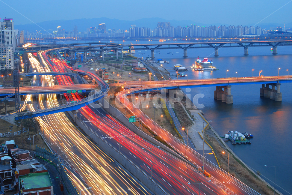 한강,도로,야경,교통,풍경,궤적,영동대교,청담대교,선착장,불빛,도시,서울,한국,뚝섬,고수부지,램프,강변,강변도로,강변북로,흐름,야경,밤,풍경,nightscape,night,landscape,도시,city,한국도시풍경,한국도시경관,korea cityscape,교통,교통수단,traffic,transportation,road,freeway,고속 도로