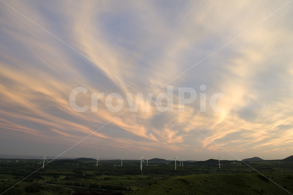 노을,풍경,하늘,구름,풍차,제주도,용눈이오름,sunset,jeju,자연,풍경,nature,landscape,한국자연풍경,한국자연경관,korea nature landscape,제주도,jeju,jeju island,산업,industry,industrial,에너지산업,energy industry,engine,엔진,motor,모터,machine,기계