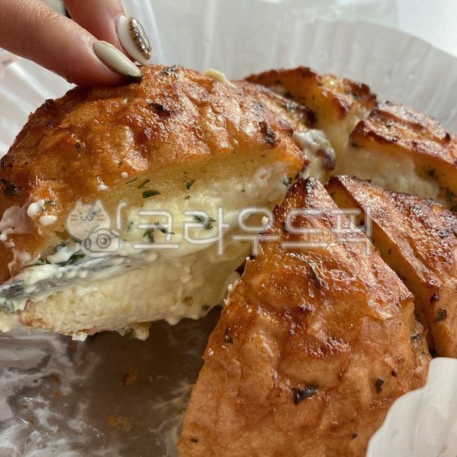 Garlic Baguette,garlic,bread,garlicbread,snack,garlic bread,cream bread,Nail,cafe,dessert,closeup photo