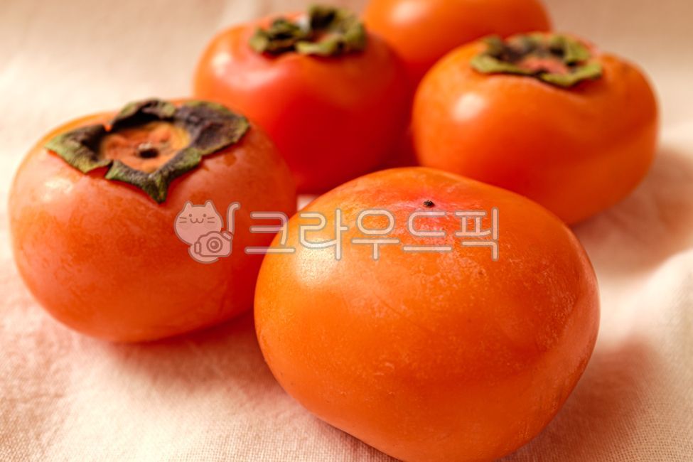 홍시,감,과일,후식,디저트,열매,가을음식,주황색,채식,과즙,날것,음식,식사,식품,식료품,재료,식재료,음식재료,클로즈업,달콤한,부드러운,잘익은