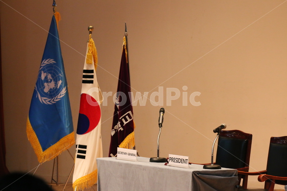 symbol,상징,flag,un,국제연합,대학교,모의유엔,단상,스테이지,무대,깃발,의자,마이크,태극기