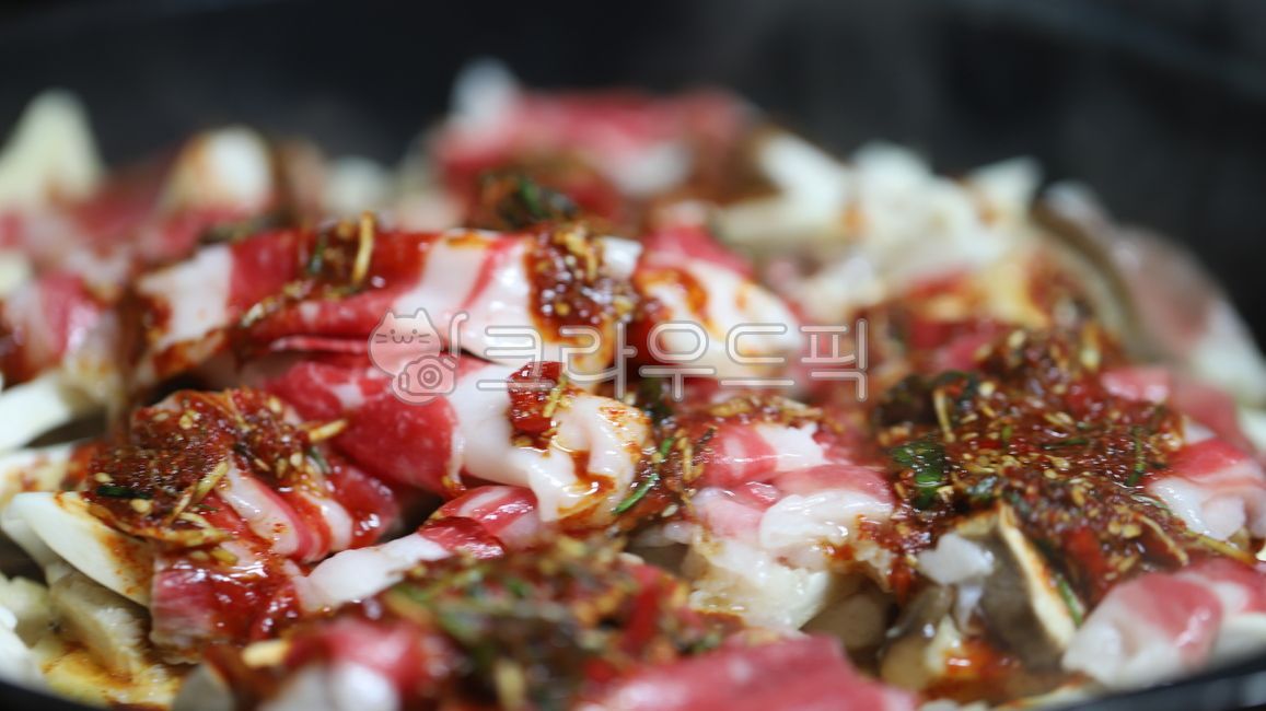 sesameseeds,seasoning,marbled,beef,vegetable,pot,redpepperpowder,Korean food,Stewed beef tofu,ingredients,cooking,frying pan,mushroom,koreanfood,ingredient,sprout,Dallaejang,cook,Soothe,food,meal,dish,plant,chili powder,tofu,Sesame