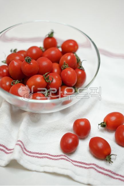 Cherry tomato,fruit,tomato,vegetable,food